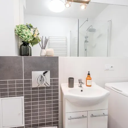 Apartment 3-room 50m From Main Market